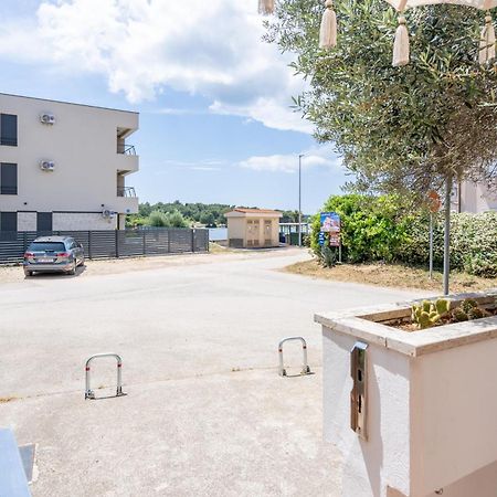 App Akumal-25M Zum Meer, Privatparkplatz, 50 Zoll Smart Tv, Sat Medulin Buitenkant foto