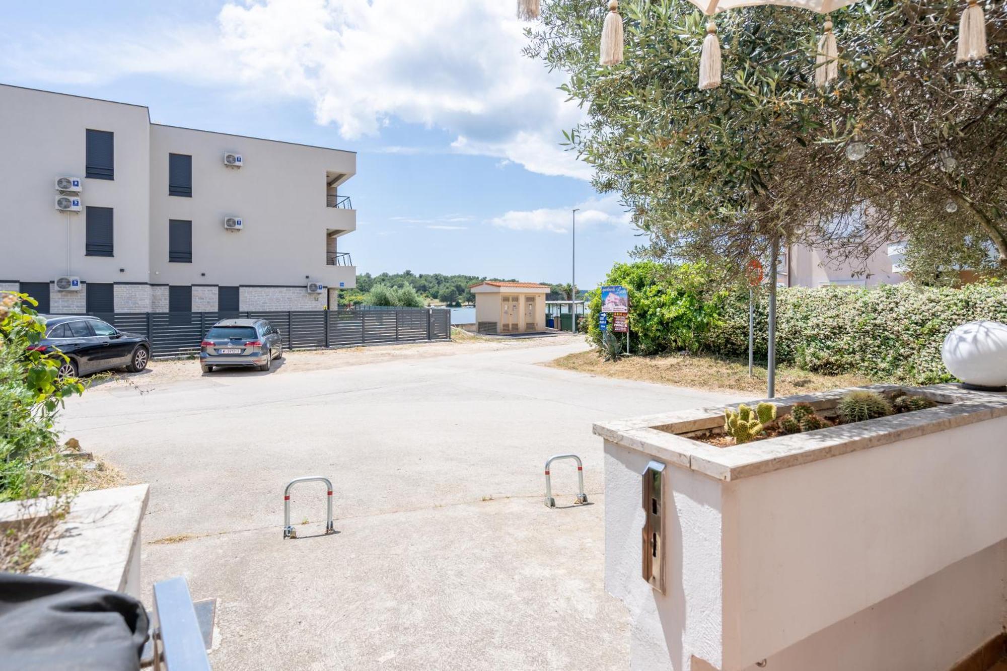 App Akumal-25M Zum Meer, Privatparkplatz, 50 Zoll Smart Tv, Sat Medulin Buitenkant foto